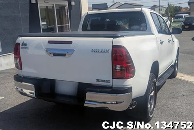 Toyota Hilux in White for Sale Image 2