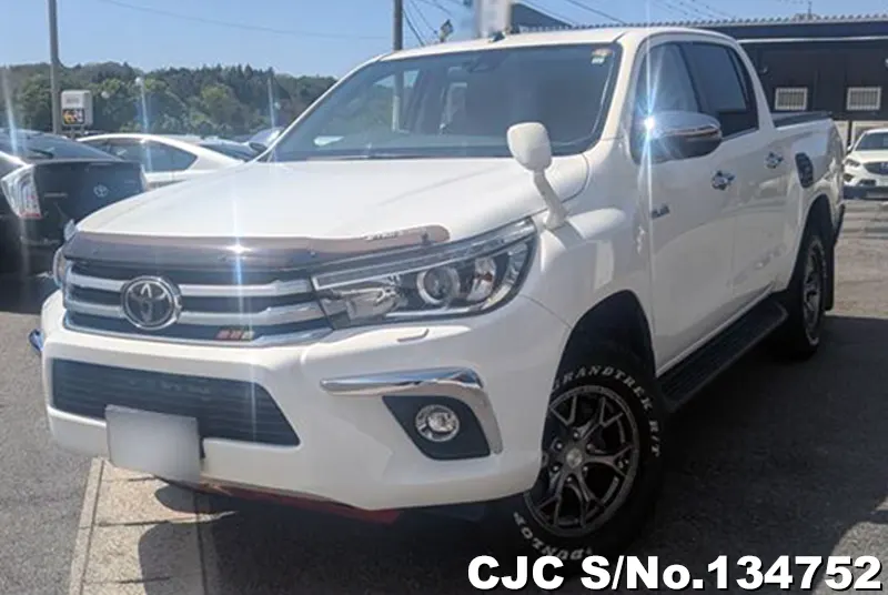 Toyota Hilux in White for Sale Image 3