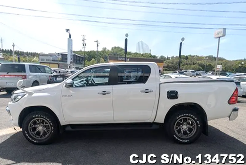 Toyota Hilux in White for Sale Image 7