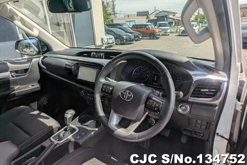Toyota Hilux in White for Sale Image 10