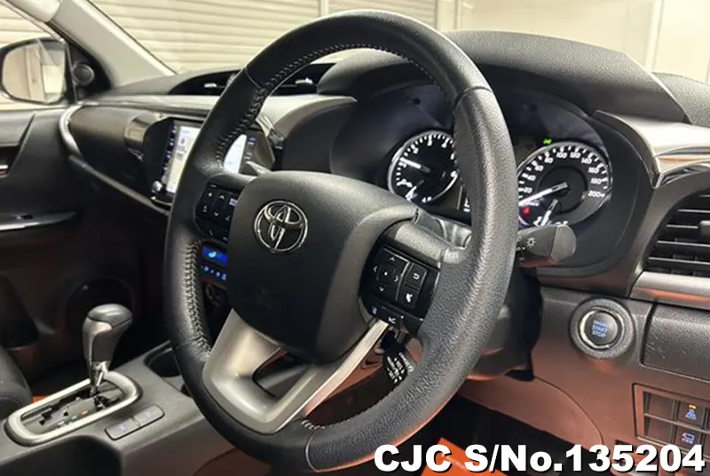 Toyota Hilux in Oxide Bronze Metallic for Sale Image 10