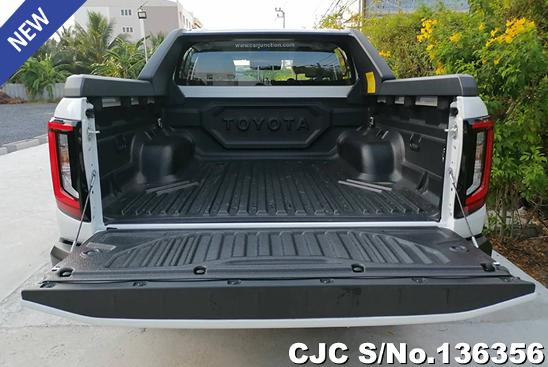 Toyota Hilux in Super White Ⅱ for Sale Image 10