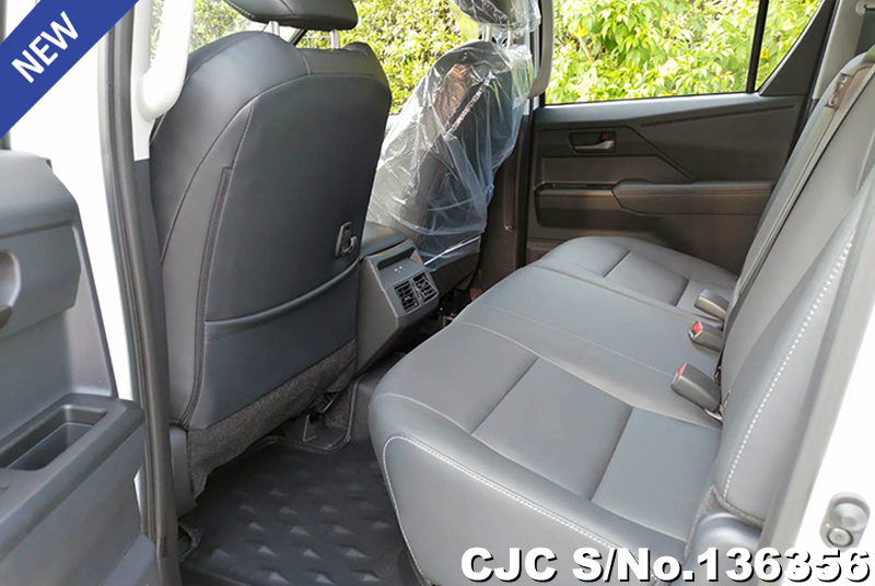 Toyota Hilux in Super White Ⅱ for Sale Image 15