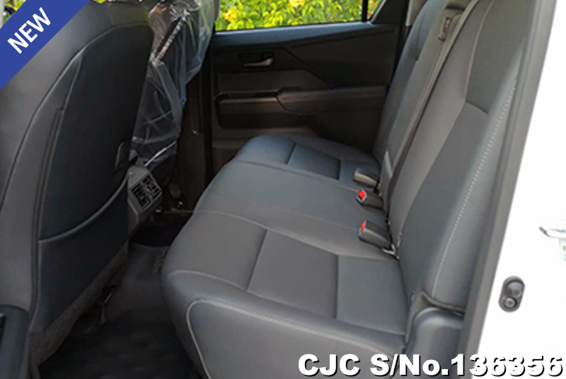 Toyota Hilux in Super White Ⅱ for Sale Image 17