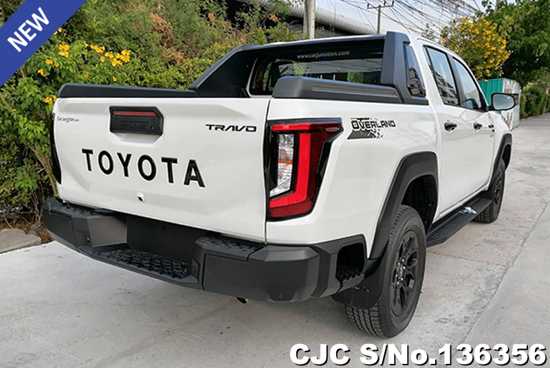 Toyota Hilux in Super White Ⅱ for Sale Image 2