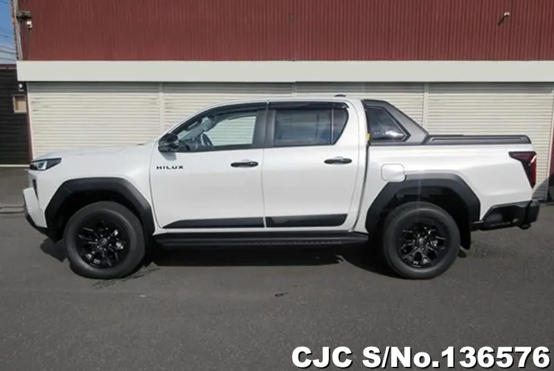 Toyota Hilux in White for Sale Image 4