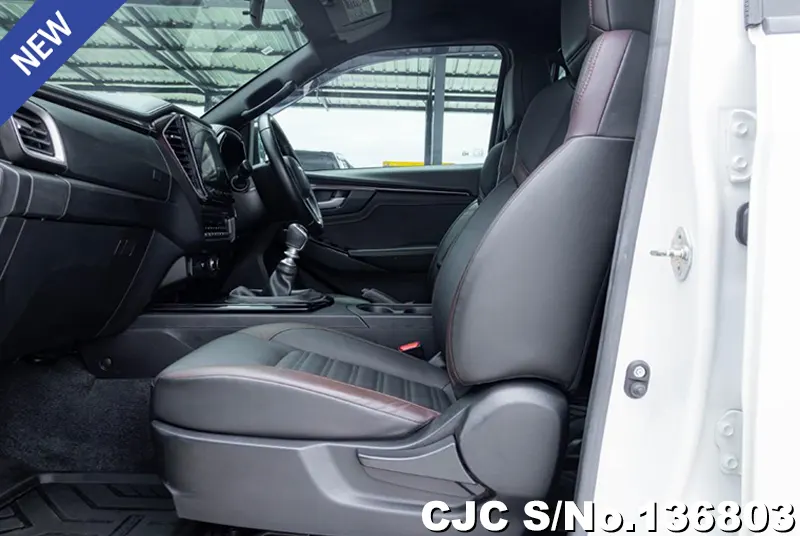 Isuzu D-Max in White for Sale Image 10