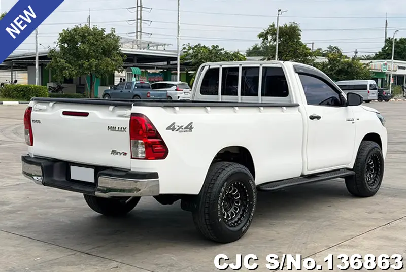 Toyota Hilux in White for Sale Image 2