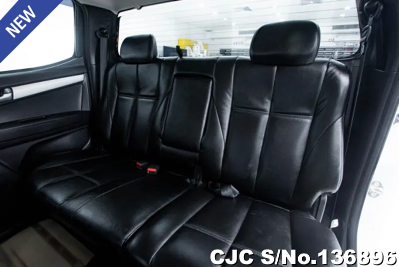 Isuzu D-Max in Gray for Sale Image 9
