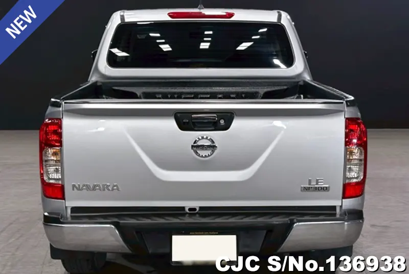 Nissan Navara in Silver for Sale Image 5