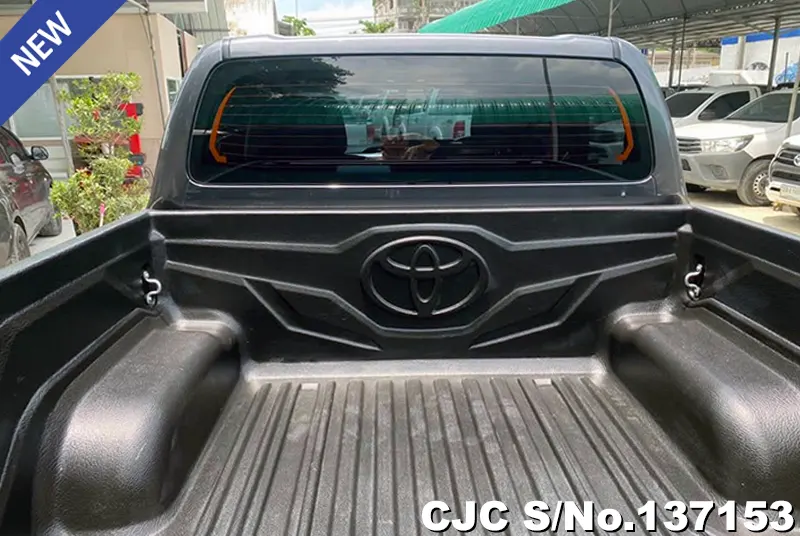 Toyota Hilux in Gray for Sale Image 5