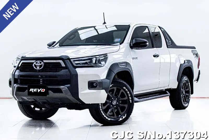 Toyota Hilux in White for Sale Image 0