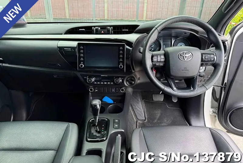 Toyota Hilux in White for Sale Image 8