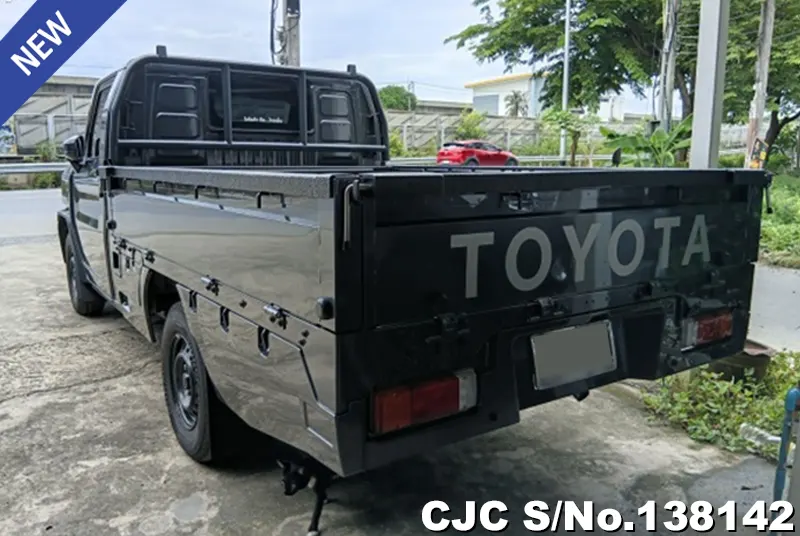 Toyota Hilux in Gray for Sale Image 1