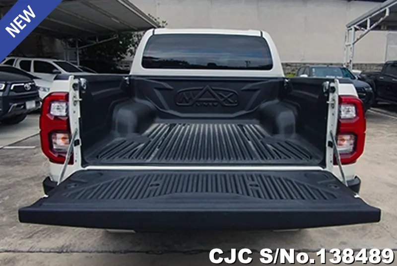 Toyota Hilux in White for Sale Image 5