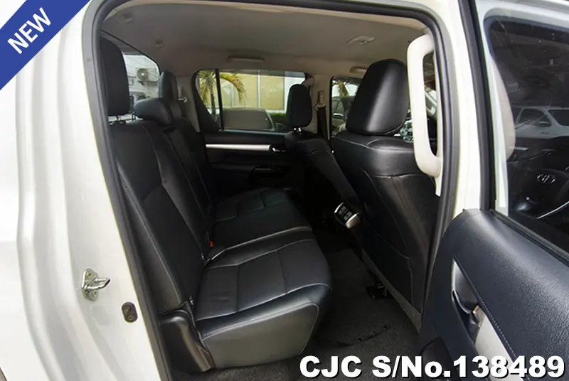 Toyota Hilux in White for Sale Image 9