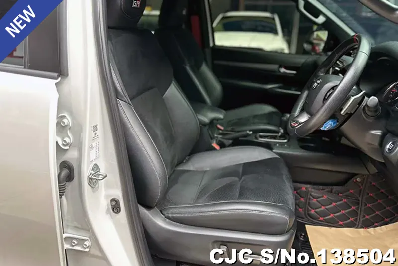 Toyota Hilux in White for Sale Image 8
