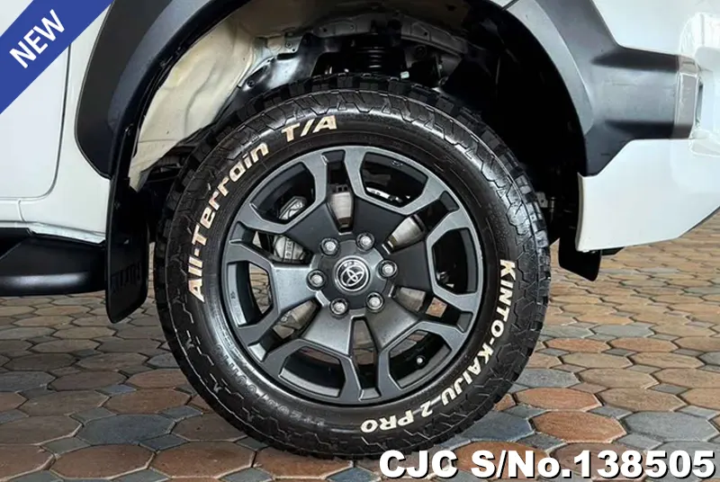 Toyota Hilux in White for Sale Image 17