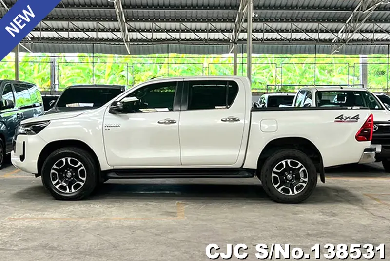 Toyota Hilux in White for Sale Image 7