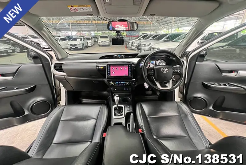 Toyota Hilux in White for Sale Image 9