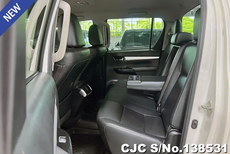 Toyota Hilux in White for Sale Image 13