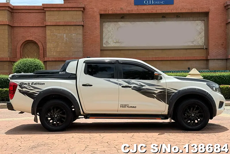 Nissan Navara in Black for Sale Image 4
