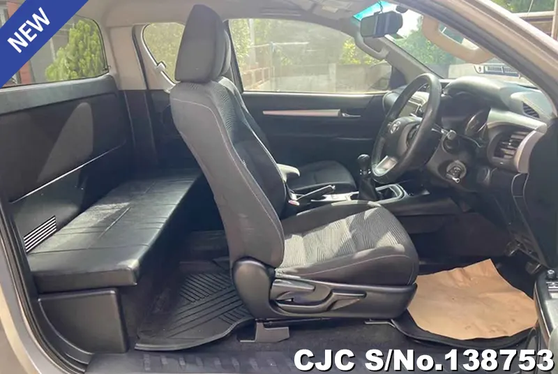 Toyota Hilux in Silver for Sale Image 5