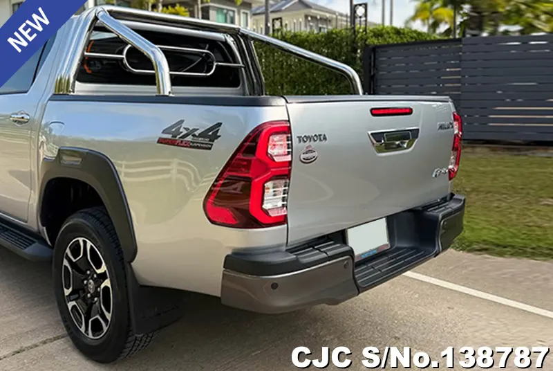 Toyota Hilux in Gray for Sale Image 8