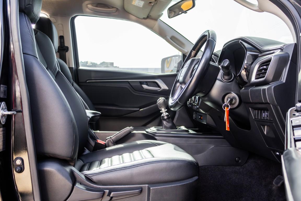 Isuzu D-Max in Black for Sale Image 9