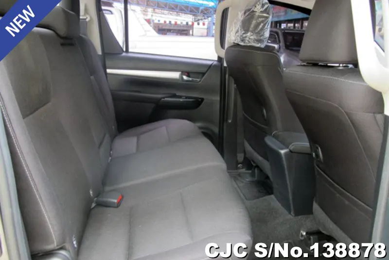 Toyota Hilux in Gray for Sale Image 9