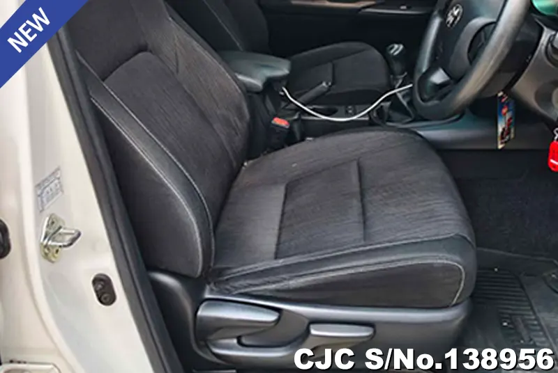 Toyota Hilux in White for Sale Image 10