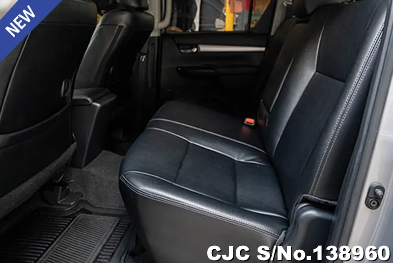 Toyota Hilux in Gray for Sale Image 8