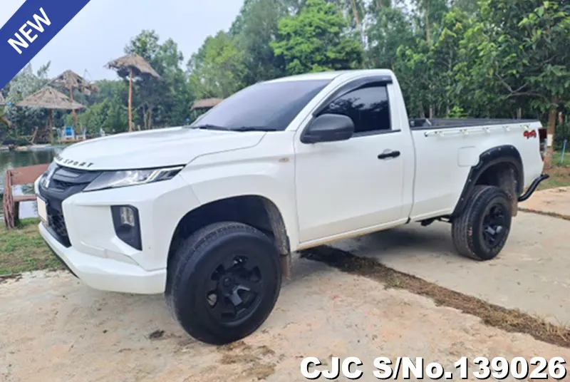 Mitsubishi Triton in White for Sale Image 3