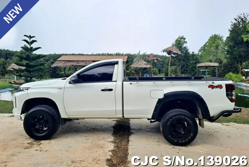 Mitsubishi Triton in White for Sale Image 4