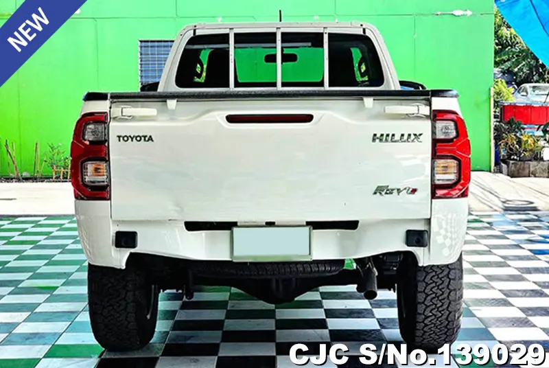 Toyota Hilux in White for Sale Image 5