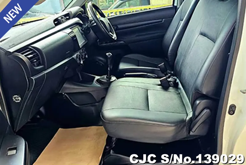 Toyota Hilux in White for Sale Image 9