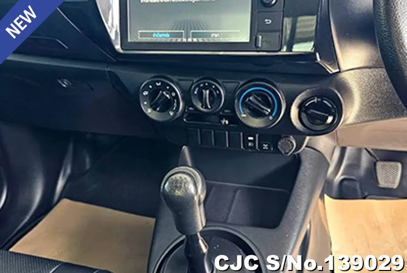 Toyota Hilux in White for Sale Image 10