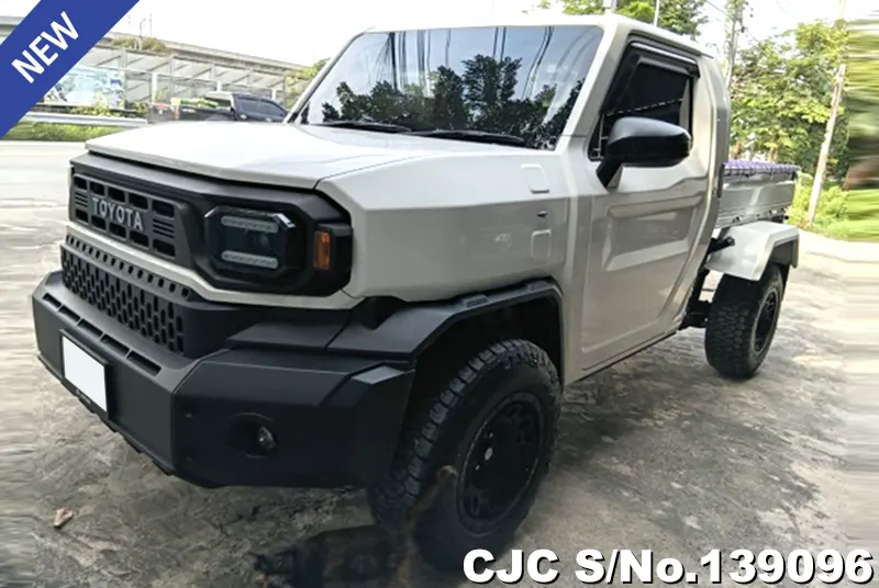 Toyota Hilux in White for Sale Image 3
