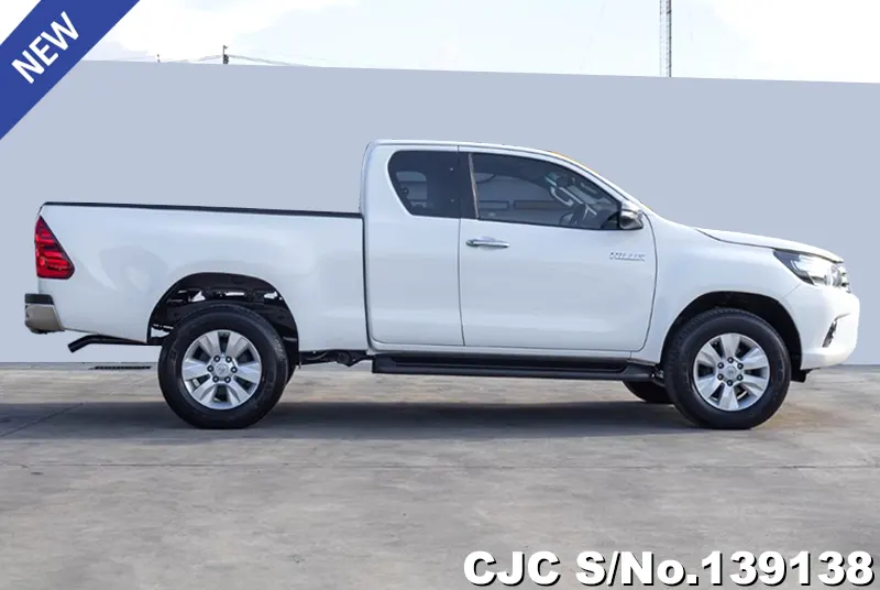 Toyota Hilux in White for Sale Image 6