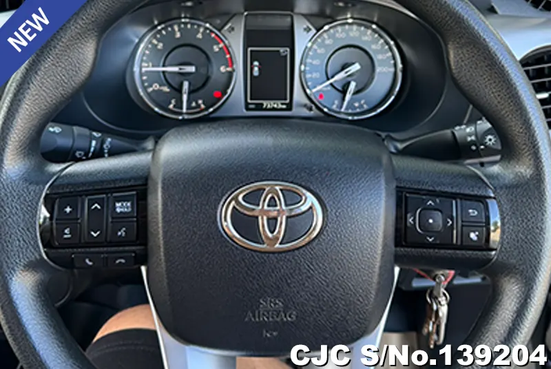 Toyota Hilux in Gray for Sale Image 7