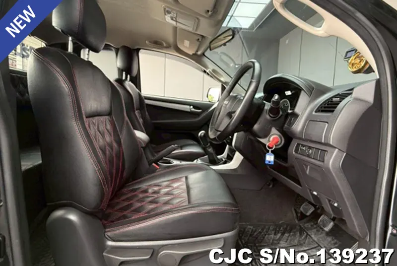 Isuzu D-Max in Black for Sale Image 8