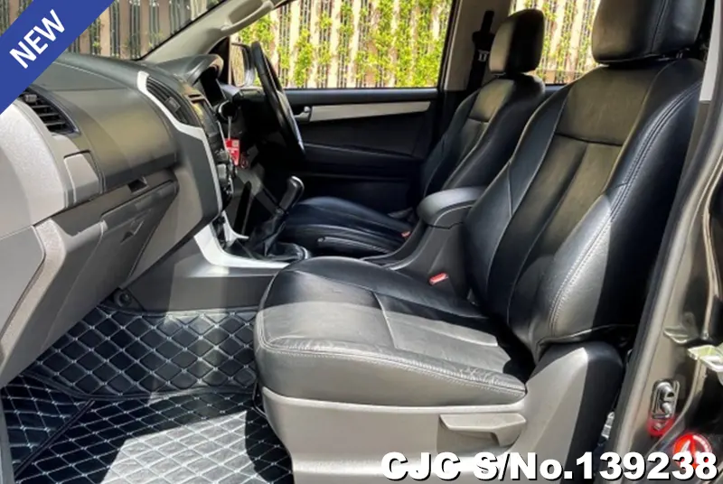 Isuzu D-Max in Black for Sale Image 6
