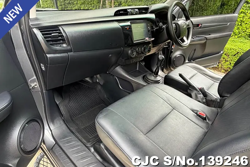 Toyota Hilux in Gray for Sale Image 8