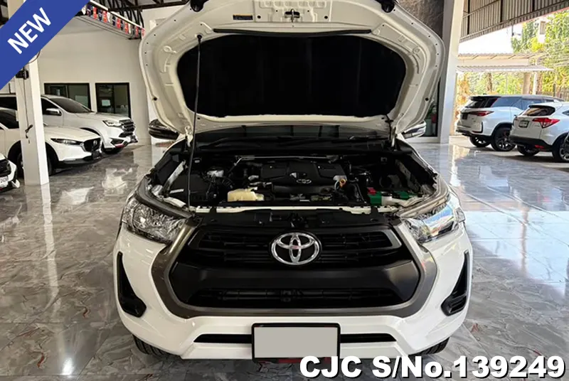 Toyota Hilux in White for Sale Image 15