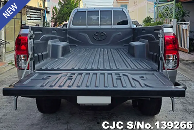 Toyota Hilux in Gray for Sale Image 6