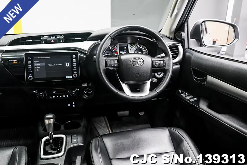 Toyota Hilux in Gray for Sale Image 8