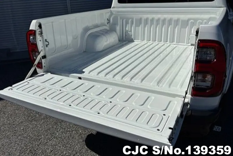Toyota Hilux in White for Sale Image 2